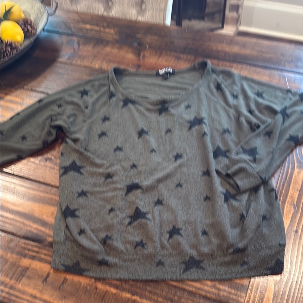 Buffalo David Bitton Green Star Print Top. Size large. Great shape
